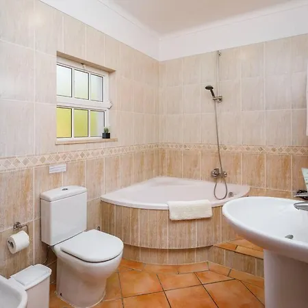 7 Bedroom Private Tenazinha Ii, With Pool アルブフェイラ