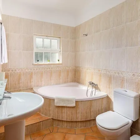 Вілла 7 Bedroom Private Tenazinha Ii, With Pool