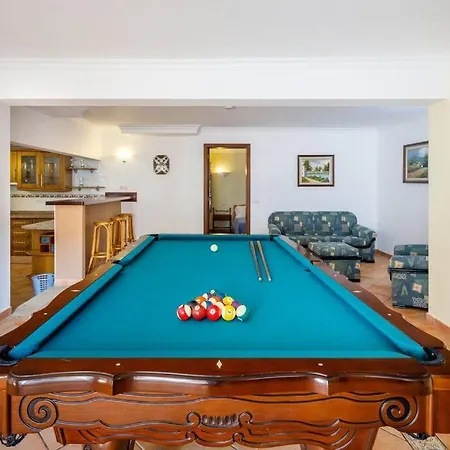 Vila 7 Bedroom Private Tenazinha Ii, With Pool Albufeira